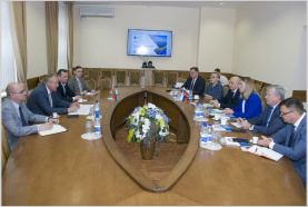 Chairman Mikhael Miatlikov meets the Samara region delegation