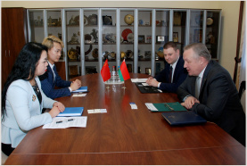 BelCCI Chairman Mikhael Miatlikov meets Secretary General of the Association of Chinese Companies Zhao Qingqiu