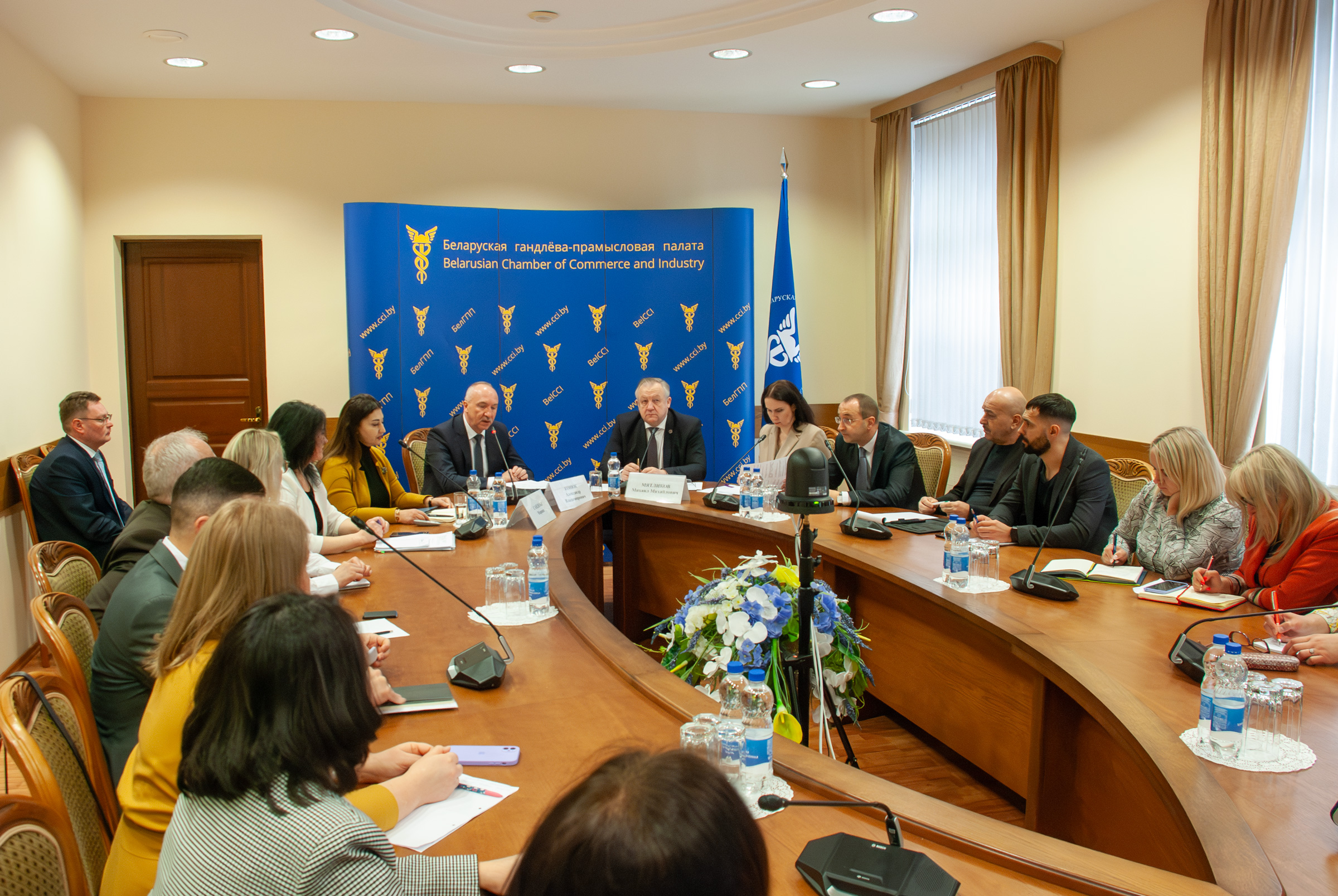 Презентация возможностей сотрудничества с армяно-иранской компанией по бизнесу и развитию (AIBDC) и участия в проекте Иранского торгового центра в Ереване Презентация возможностей сотрудничества с армяно-иранской компанией по бизнесу и развитию (AIBDC) и участия в проекте Иранского торгового центра в Ереване