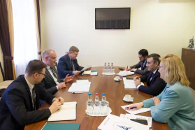 The BelCCI Deputy Chairman Denis Meleshkin meets Member of the EEC Board – Minister in charge of Internal Markets, Information Support, Information and Communication Technologies Varos Simonyan