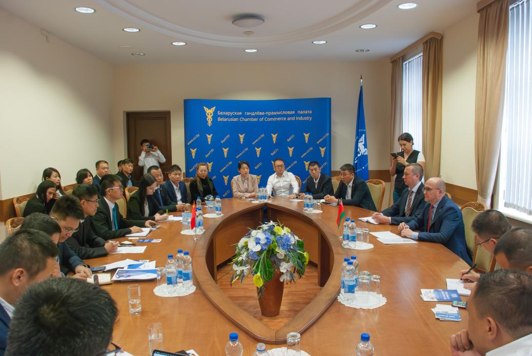 Meeting with a business delegation from Jilin Province (PRC) Meeting with a business delegation from Jilin Province (PRC)